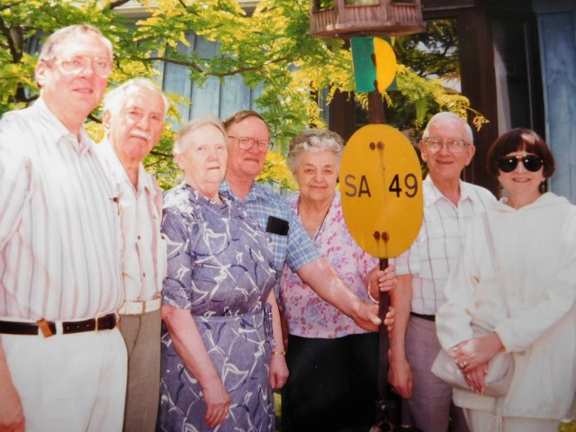 John, Lloyd, Leona, Harold, Marie, Orie, Marty. Missing: Ross and Ruth. Uncle Walter died in 1945.